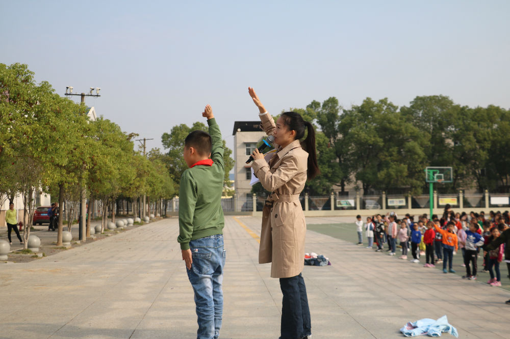 2018年祁家湾寄宿小学庆国庆活动简讯