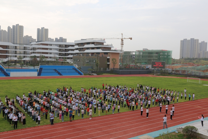 盘龙三中开展第三周升旗仪式暨推普周宣传动员活动 - 武汉盘龙城