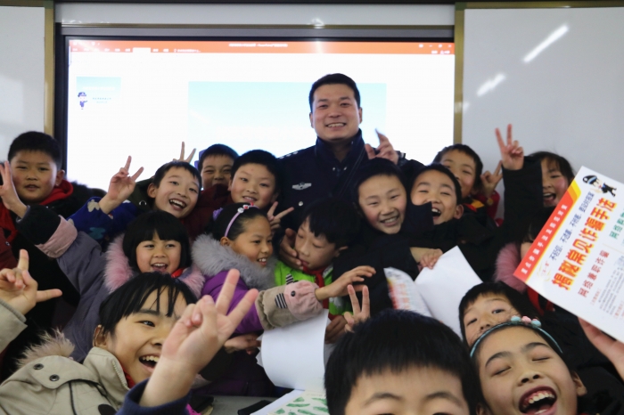 祁家湾寄宿小学开展法治教育活动简讯