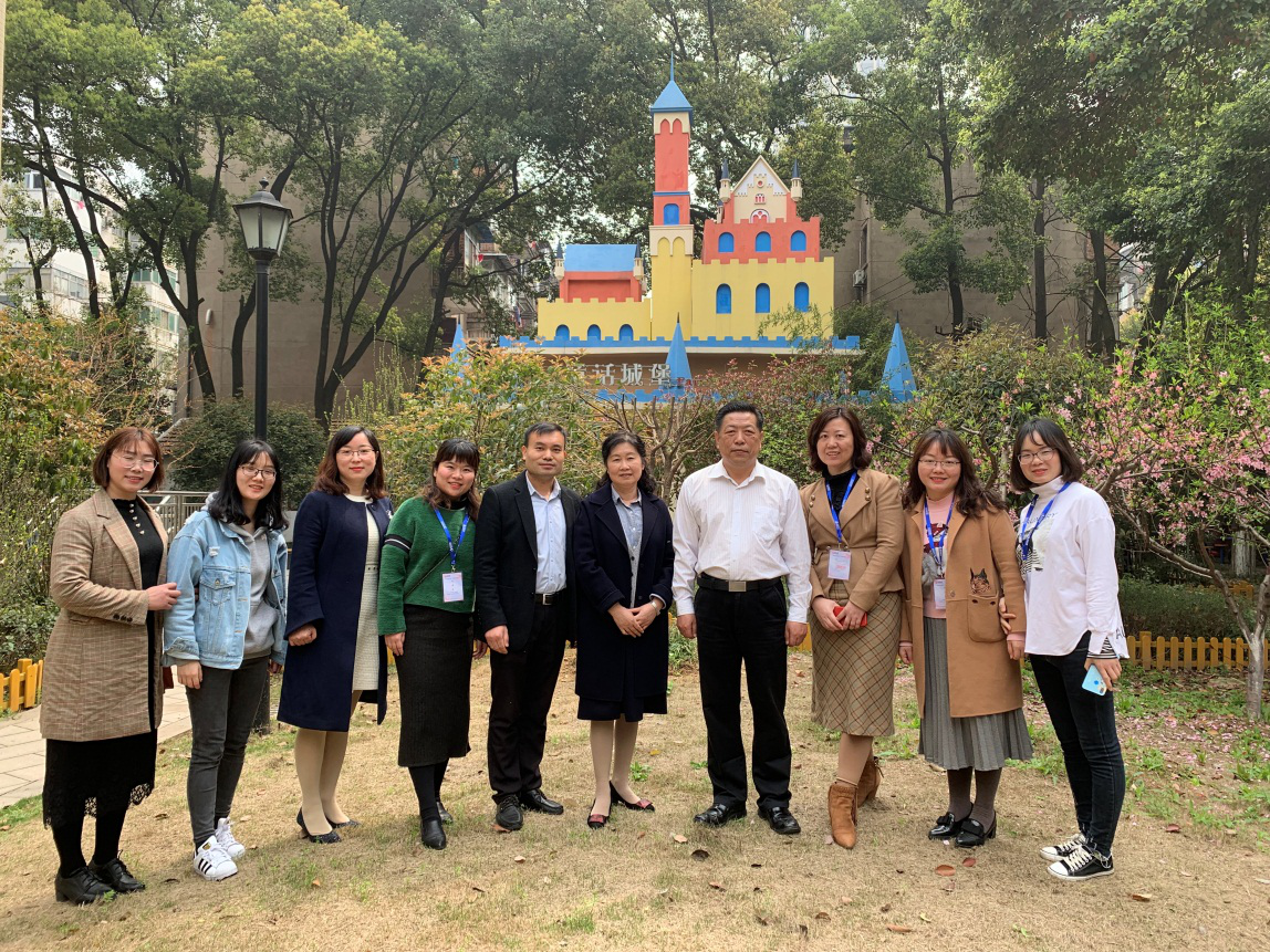 1554191870634233.png 合影.png