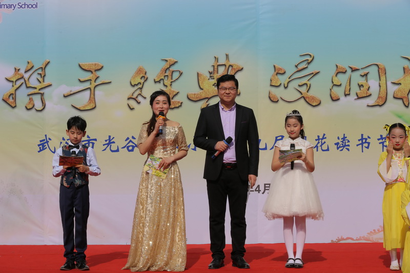1555580393804867.jpg 1主持人_调整大小.JPG