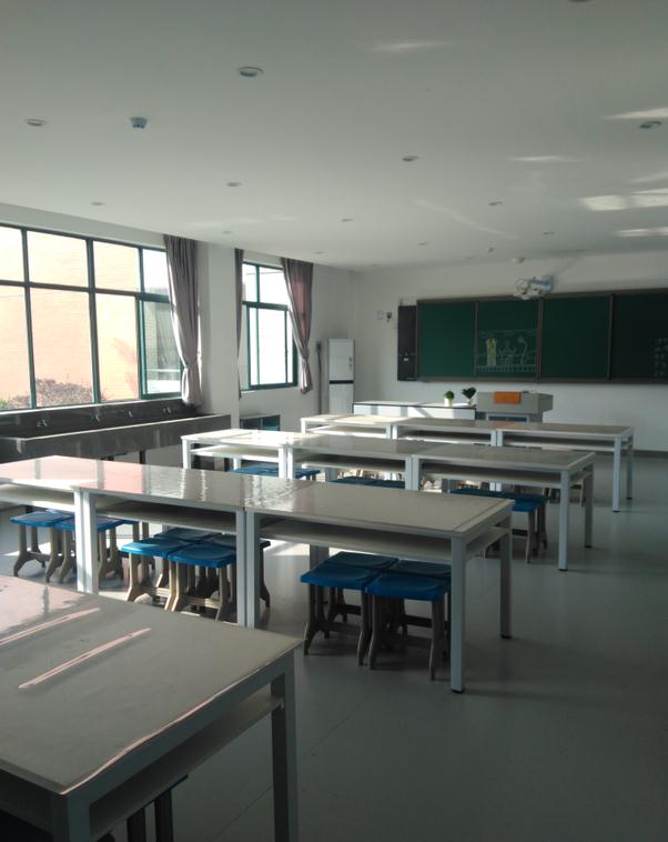 文化路小学劳技室