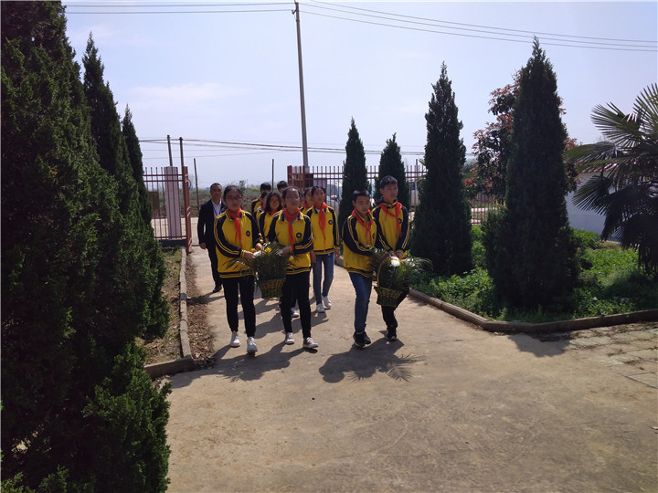 武汉市新洲区双柳街挖沟初级中学